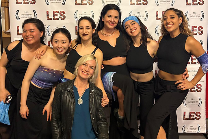 ABD’de yaşayan genç Türk oyuncu Gözüm Pul, New York’da “US” adlı dans tiyatrosu gösterisiyle uluslararası festivalde sahne aldı.