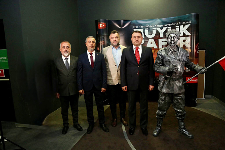 Genç Nesillere Tarihi Yaşatacak Film: “Büyük Zafer” Kütahya’da Görkemli Gala ile Tanıtıldı