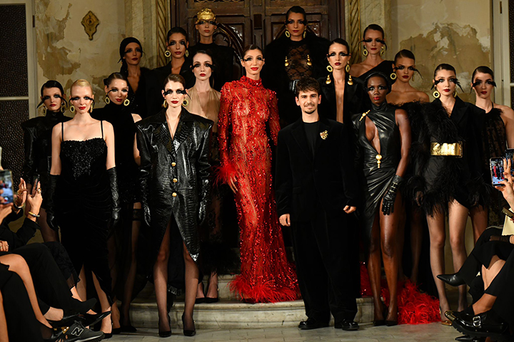 20 yaşındaki moda harikası Efe Batur’un ilk defile heyecanı