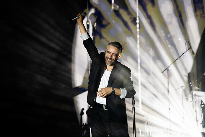 Resul Dindar muhteşem performansıyla İstanbul’u salladı…