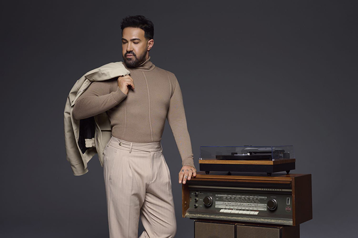 Münür Yıldız’dan nostaljiye saygılı, güçlü bir yorum “Sevmek Kim, Sen Kimsin”